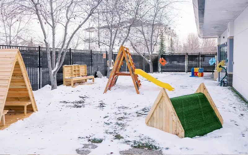 OUTDOOR PLAY SPACE