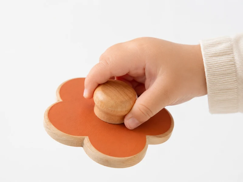 Grip-friendly puzzle piece design for children